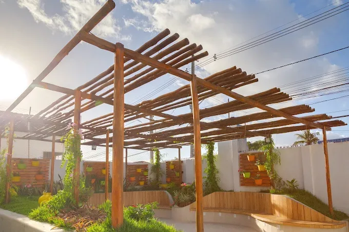 Área externa e jardim
